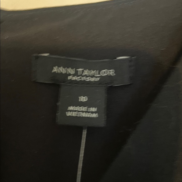 Elegant Black Cap Sleeve Ann Taylor Dress - Picture 3 of 8